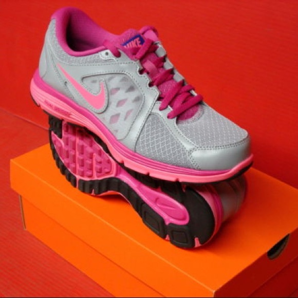 Nike Shoes - Women’s NIKE running shoe size 6